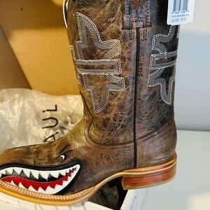 Tin Haul “Gnarly Sharks” NEW with box and tags.